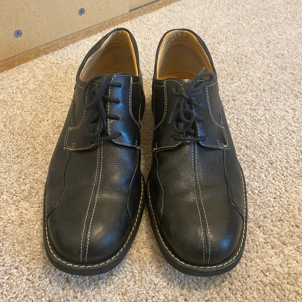 Johnston and Murphy men’s dress shoes - size 10 - good condition